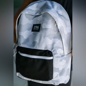 Zyia backpack new in wrapper men, women, kids